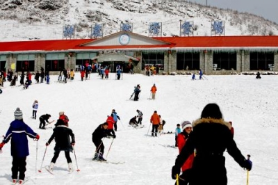 中国滑雪胜地排行榜发布 湖北神农架等南方雪场成亮点