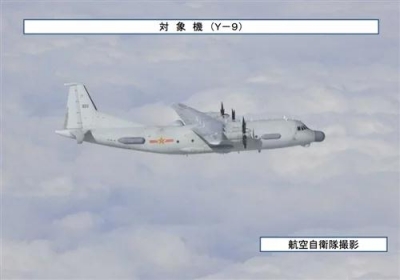 中国军舰在日本海正常航行 日自卫队舰机跟踪偷拍