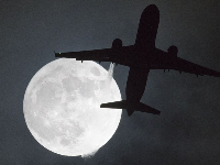 世界多地城市被“超级月亮”点亮