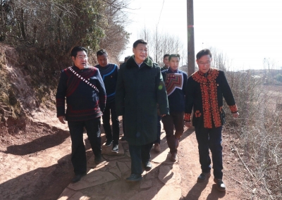 习近平对彝族乡亲说:一定要驱走愚昧落后贫穷这些“鬼”