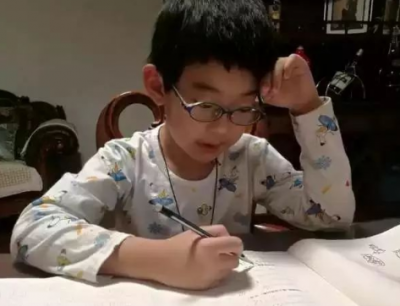 “我不感谢妈妈！” 6岁男孩写诗，结尾神转折让人泪目...
