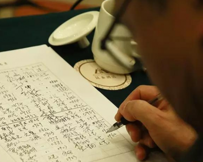 成龙等38位委员联名提案：立法惩治
