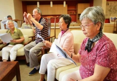 湖北出台养老照顾服务新政 老人可随子女迁移户口