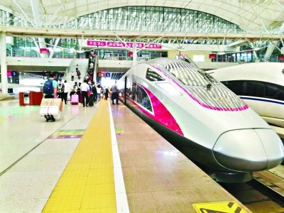 “复兴号”高铁首次在武汉始发 以350公里的时速开往广州