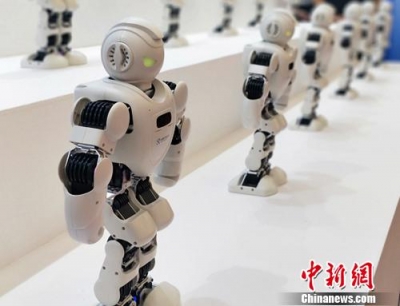 中国老年人口已超2.4亿 用机器人养老靠谱吗？