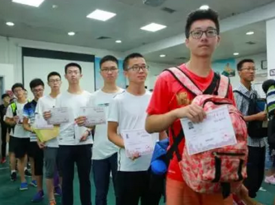 “00后”C位出道！新生们开学：我们不一样……