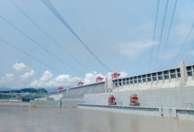 “大江奔流”采访团聚焦三峡大坝