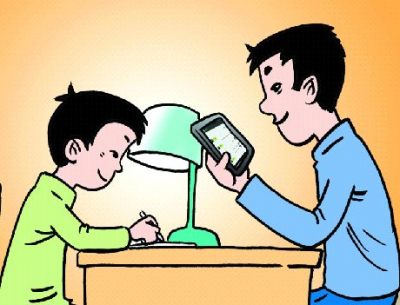 暑期游到酒店先找WiFi做作业 中小学作业“电子化”引家长担忧