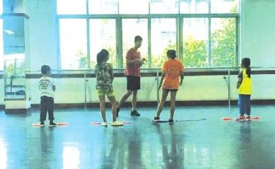 跳绳培训火了老师：兴趣班不如督促孩子锻炼