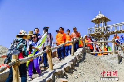上半年国内游28.26亿人次 出境游、红色旅游成亮点