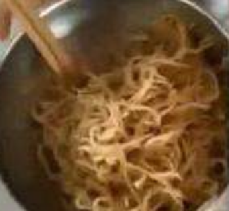 新华网评：用高成本斩断伸向学生营养餐的“黑手”