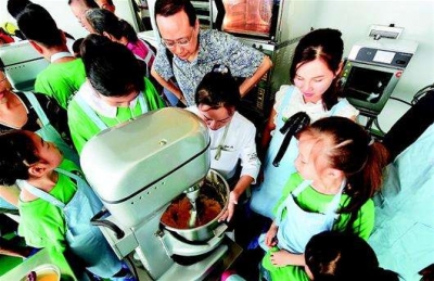 暑期钱都花哪儿了?旅游、餐饮现新亮点 品质消费成趋势