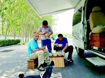 7旬9旬照样去远方！武汉74岁司机买房车带老母自驾游