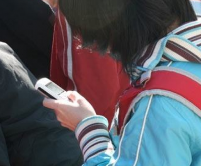 中小学生少用手机，先从改变父母做起