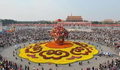 今年是天安门广场国庆花坛第33个年头，你跟它合过影吗？