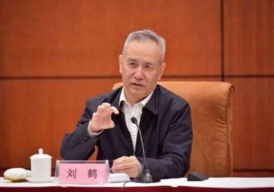 中共中央政治局委员、国务院副总理刘鹤就当前经济金融热点问题接受采访