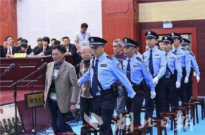 被扫掉的他们有多黑？有村官自称