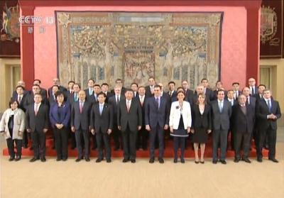 习近平同西班牙首相桑切斯共同会见中西企业顾问委员会双方代表
