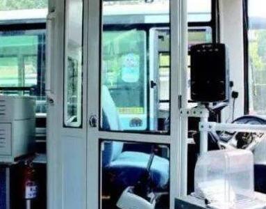为乘客上紧“安全阀”，到2025年武汉所有公交车将配置独立驾驶舱