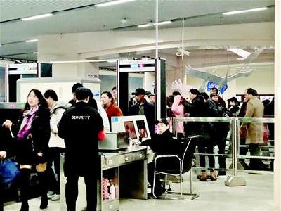 下了火车换乘地铁 为何还要重复安检？武汉正对此进行调研