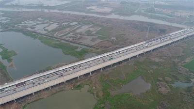 岱黄高速府河大桥主桥贯通 预计明年4月全线通车