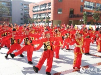 湖北鹤峰：“戏曲广播操”进校园