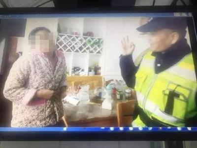 女子正准备向