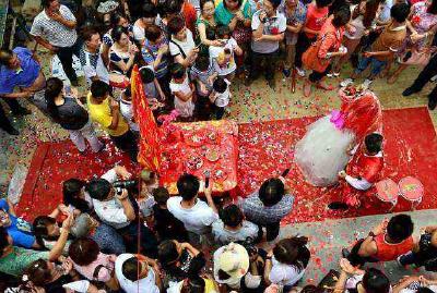 贫困地区脱贫“拦路虎”：天价彩礼