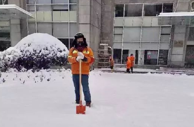 泪目！这是大雪后，一个环卫工的最后48小时……