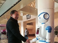 长江云机器人记者“云朵”，连续四年上“两会”！