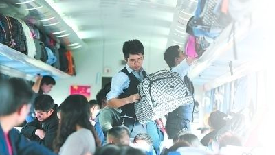 沪铁警发布春运防盗骗攻略：行李放头顶并非最安全