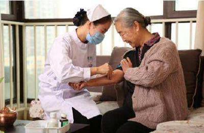 互联网+护理服务试点方案发布 网约护士类App引关注