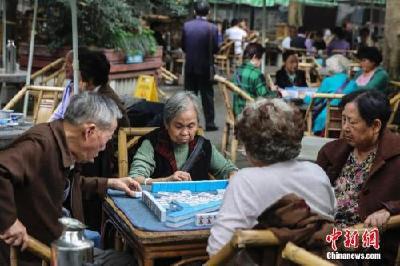 牌桌上的中国春节：过年娱乐为何热衷打麻将