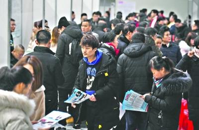 招聘点设在长途车站火车站 近300名返乡 熟练技工被“截留”