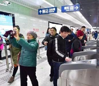 地铁2号线南延线开通后，光谷广场站日均客流下降约万人