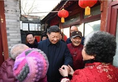  习近平春节前夕在北京看望慰问基层干部群众 向广大干部群众致以美好的新春祝福 祝各族人民幸福安康祝伟大祖国繁荣吉祥