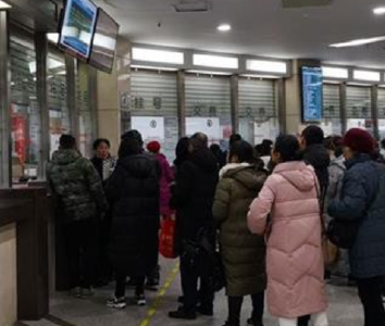 迷信过年看病“不吉利” 武汉节后患者看病扎堆