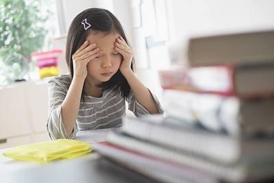 学生睡不好“助眠神器”热销 养成睡眠好习惯家长要做表率