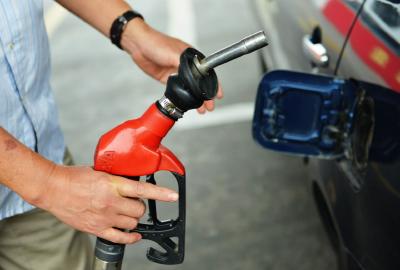 成品油价年内第五次上调 加满一箱汽油多花3元