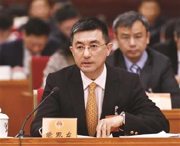 全国人大代表建议：在全国范围内推行“2.5天小长假”