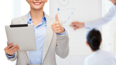 人民日报评论员：激扬巾帼志 建功新时代