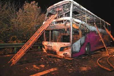 愤怒！湖南高速客车起火事故，竟是这个原因