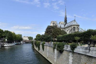 法国调查以修复巴黎圣母院为名义的诈骗活动