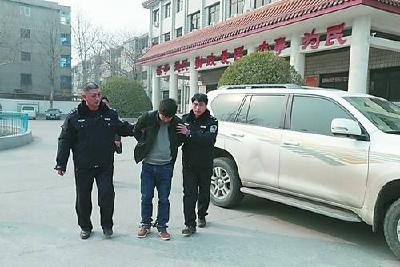 湖北英山破获系列盗窃案：“资深”惯犯徒手掰门疯狂盗窃十七家商铺，民警观“天网”秒锁犯罪嫌疑人