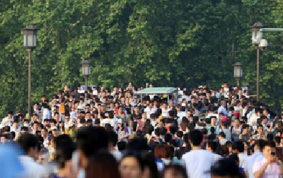 加长版五一小长假将至 高铁游、短途出境游受青睐