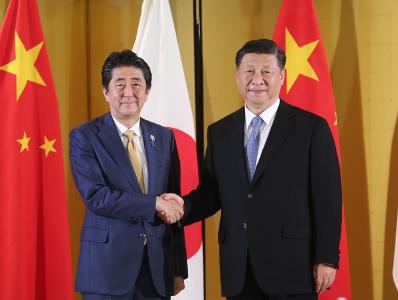习近平会见安倍晋三：构建契合新时代要求的中日关系