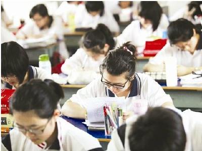 暑期“违规”补课调查：学校老师暗地开班 培训机构“超前教学”