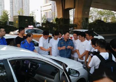 武汉大学生志愿者七天深度体验城管生活