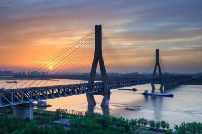 湖北全省已建在建长江大桥36座 创多项世界第一