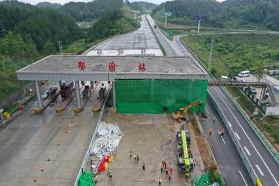湖北省首个省界高速收费站正式开拆
